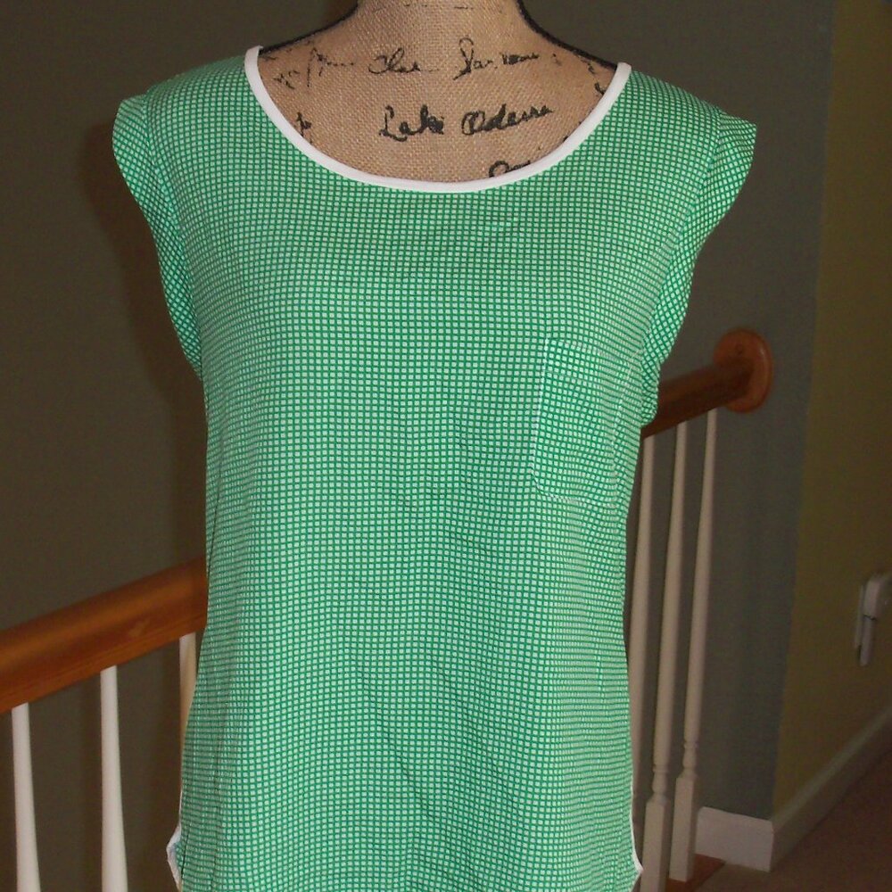 🛍️ BUNDLE ONLY -New York & Co Green Grid mixed media Top Medium Great Condition